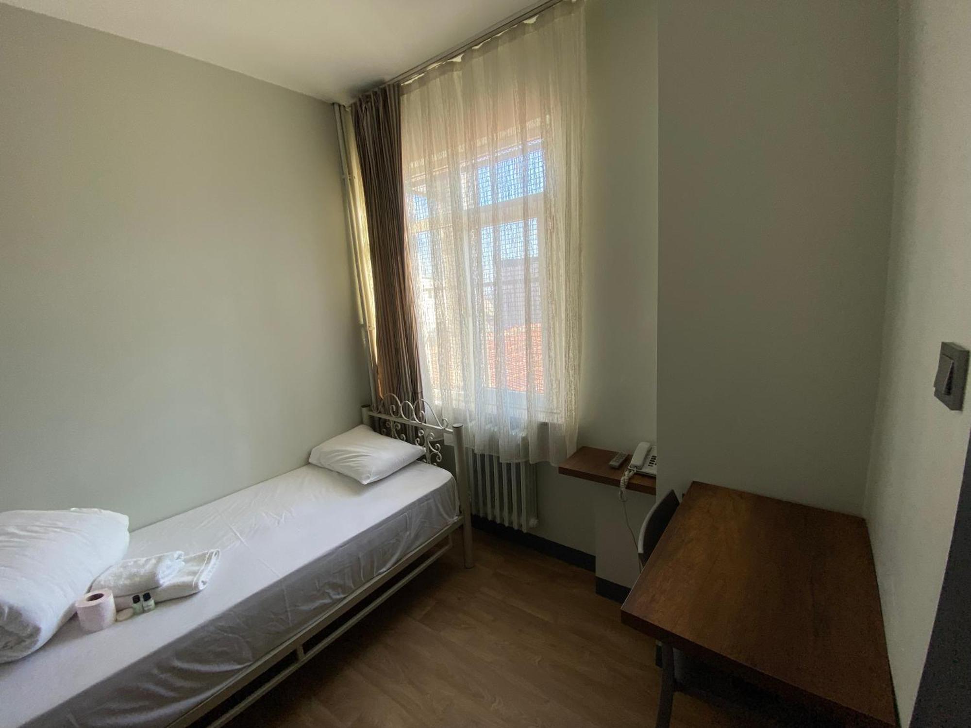 Ferah Hostel Istanboel Buitenkant foto
